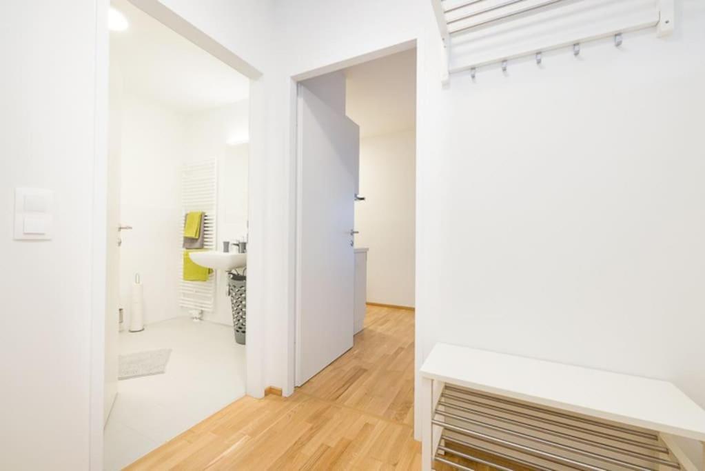 Premium City Apartment With Balcony! Free Garage Parking Included! Vienna Exterior photo