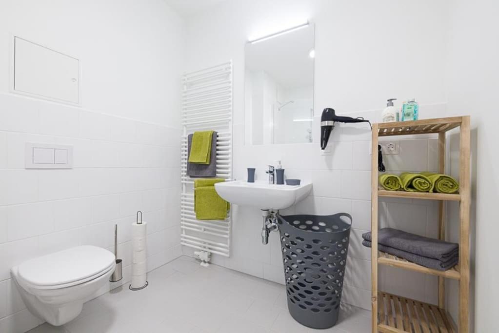 Premium City Apartment With Balcony! Free Garage Parking Included! Vienna Exterior photo